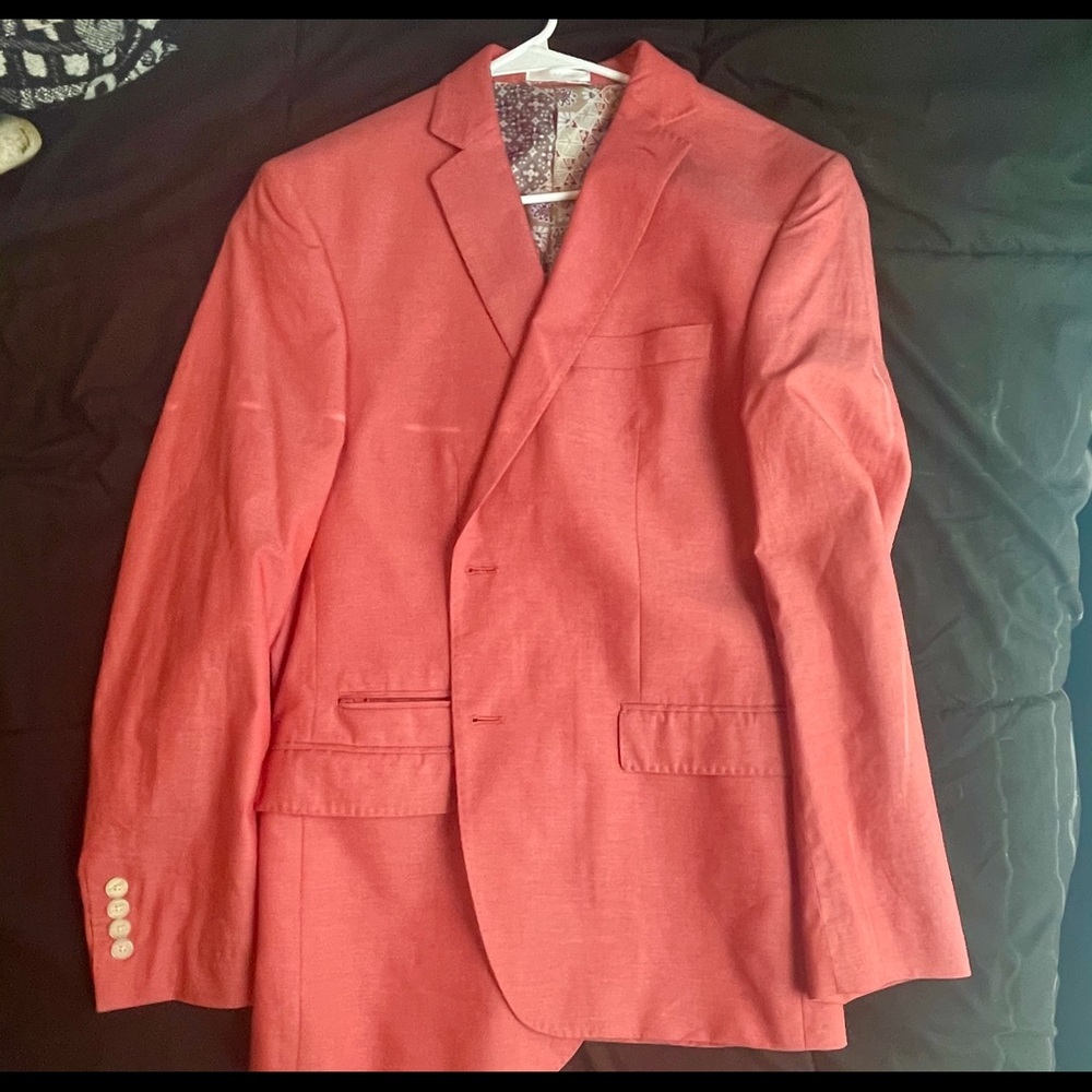 Salmon pink and cream 42R men’s suit coat never worn, perfect condition.